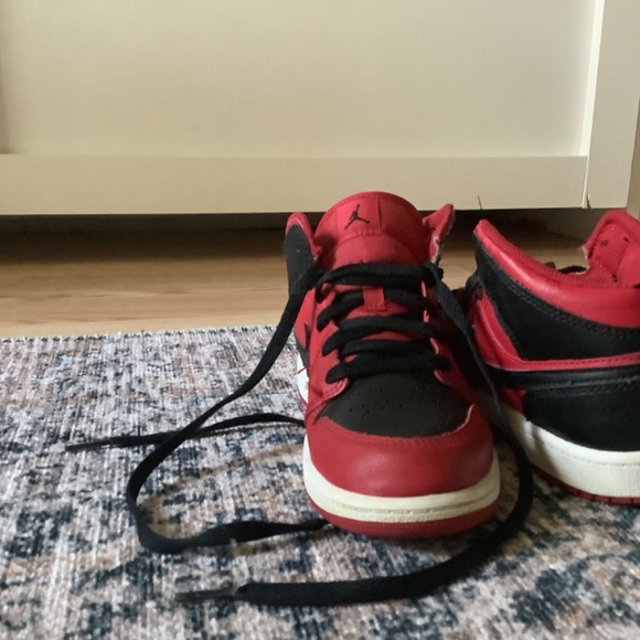 Jordan 1 Mid Reverse Bred - 640734-660 - Picture 2 of 5